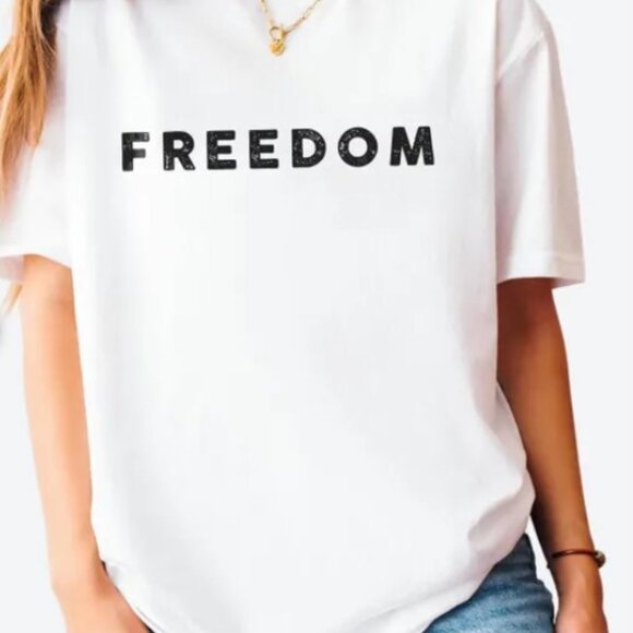 Freedom Red White and Blueberries Charlie Kirk 1993-2025 T-Shirt - Picture 3 of 4